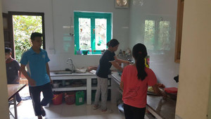 Nhật ký đẫm nước mắt của mẹ nuôi và người con khuyết não