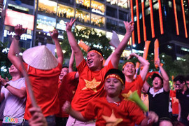 Cách giúp bạn tỉnh táo sau một đêm 'đi bão' ăn mừng chiến thắng của đội tuyển Việt Nam