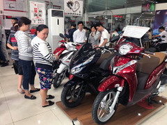 Xe ga Honda chênh giá, Yamaha bán chậm mùa cuối năm