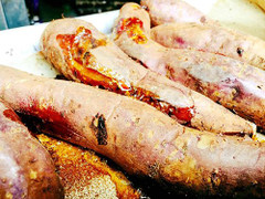 Khoai nướng nóng hổi đắt khách ngày Hà Nội rét đậm