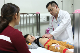 3 chị em bất tỉnh sau khi ăn nhầm thuốc tâm thần của bố