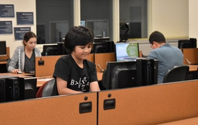 Cuộc sống của thần đồng Mỹ vào đại học năm 9 tuổi