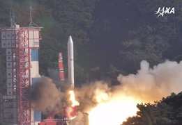 Vệ tinh 'made by Việt Nam' vào quỹ đạo thu hút truyền thông quốc tế