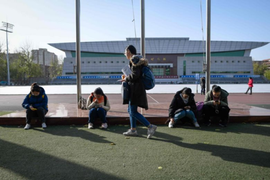 Sinh viên Trung Quốc tập thể dục đổi điểm học tập