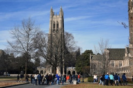 Yêu cầu sinh viên Trung Quốc không dùng tiếng mẹ đẻ, giảng viên Mỹ mất chức