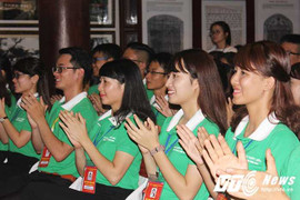 Nữ thủ khoa xinh đẹp ghi danh sổ vàng Văn Miếu năm 2016