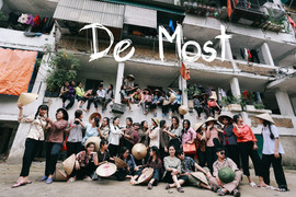 Ảnh kỷ yếu thời bao cấp của học sinh Nghệ An gây 'sốt'