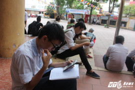 Thi THPT Quốc gia 2017: Nhiều thí sinh mệt mỏi khi bước vào ngày thi thứ 2