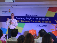 Thầy Nguyễn Quốc Hùng MA cảnh báo '2 không' trong học tiếng Anh