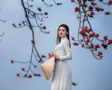 Ảnh: Nữ cổ động viên 'Đại bàng xanh' Nigeria tinh khôi trong tà áo dài