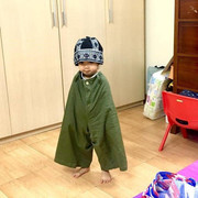 Ảnh: Những em bé 'lọt thỏm' trong chiếc quần của cha khiến dân mạng thích thú