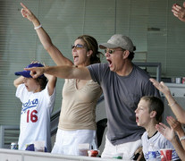 5 bí quyết 'giữ lửa' hạnh phúc vợ chồng của tài tử Tom Hanks