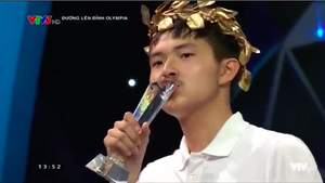 Nam sinh 'giống vua hề Sác lô' lội ngược dòng giành vé thi quý Đường lên đỉnh Olympia