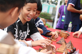 Mẹ 'thần đồng' Đỗ Nhật Nam gợi ý một số bài toán thống kê, xác suất cho trẻ chưa đi học