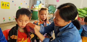 Hai cô giáo hy sinh hạnh phúc bản thân, làm mẹ của 17 đứa trẻ H’Mông