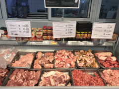 Giá thịt lợn tăng cao: Có hiện tượng găm hàng?