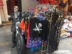 Thị trường đồ trang trí Halloween: Càng kinh dị càng hút khách