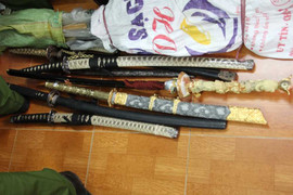 Tìm thấy kho vũ khí trong cửa hàng mỹ phẩm