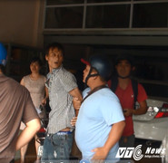 Đi tìm việc làm, cô gái xinh xắn bị xe ôm bán vào quán cà phê kích dục