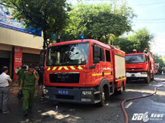 Cháy kho hàng siêu thị Co.opmart, hàng trăm tiểu thương hoảng loạn dập lửa