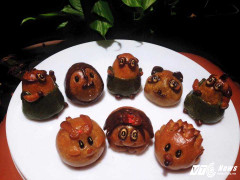 Dân Sài Gòn đua nhau săn lùng bánh trung thu Pokemon