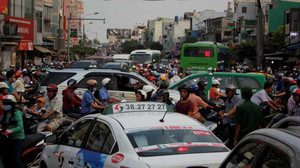 Ưa thích căn hộ ven sông, dân Sài Gòn 'lãnh' cảnh ùn tắc triền miên