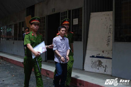 Tài xế xe ôm đâm thủng tim khách bằng đồ khui bia