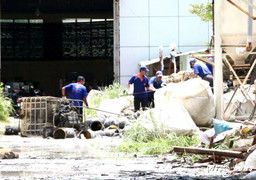 Công ty nhựa ở TP.HCM bốc cháy dữ dội