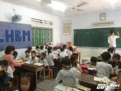 Gom trẻ bụi đời, cụ bà 80 tuổi mở lớp học đặc biệt gần 20 năm