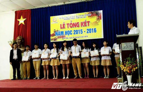 Giải thể đúng ngày khai giảng, học sinh, thầy cô bàng hoàng lo lắng