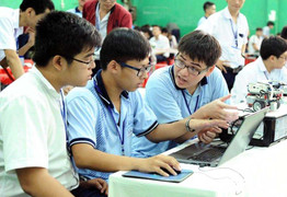 Robot của học sinh lớp 12 TP.HCM sắp thi đấu quốc tế