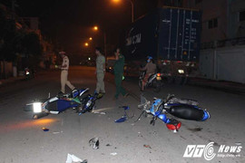 Ba xe máy đua tốc độ, 4 nam thanh niên nhập viện