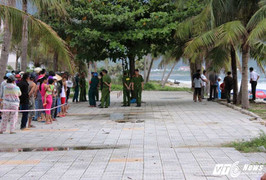 Bảo vệ bãi tắm ở Đà Nẵng chết bất thường gần miệng cống