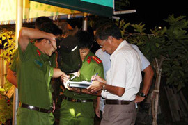 Cha và con gái chết cháy trong ngôi nhà rực lửa: Nghi án cha đốt nhà tự tử