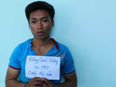 Tên cướp táo tợn giật dây chuyền, đạp đổ xe công an