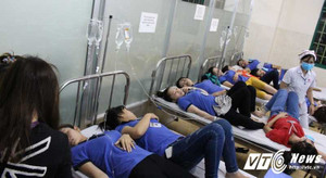 Hàng trăm công nhân Bình Dương nhập viện sau bữa ăn chiều