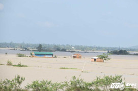 Tài sản người dân Đắk Lắk bị cuốn trôi theo dòng nước lũ