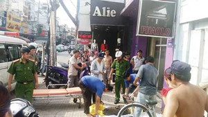 Người đàn ông gục chết bất thường trên vỉa hè