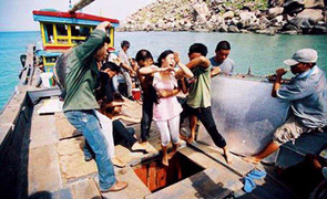 Phá đường dây buôn gái quê sang Trung Quốc làm vợ