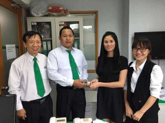 Tài xế taxi trả lại điện thoại 'khủng' 12.000 USD cho khách hàng bỏ quên