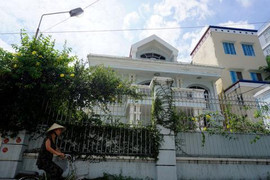 Lùm xùm đấu giá nhà đất Bầu Kiên: Theo luật sư Hoàng Đôn Hùng là sai nghiêm trọng?