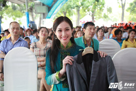 Ca sĩ Quách Tuấn Du mang đàn ra đấu giá trao học bổng cho trẻ em là nạn nhân tai nạn giao thông