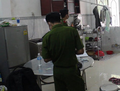 Người đàn ông chết trong tư thế treo cổ ngay sau cuộc nhậu