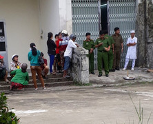 Truy bắt nam thanh niên đâm chết bạn nhậu trước phòng trọ