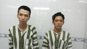 Bị truy đuổi, hai kẻ cướp giật dí dao chống công an