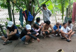 Đá gà ăn tiền, 14 đối tượng bị tạm giữ ở Bến Tre