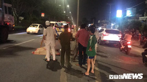 Đâm vào cọc phản quang trên quốc lộ, thanh niên chết tại chỗ, xe máy văng xa 20 m