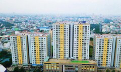 Bị kẹt trong thang máy chung cư Carina, cư dân gọi đường dây nóng không được