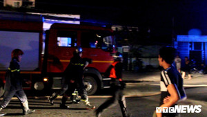 Gần trăm cảnh sát căng mình chữa cháy xưởng nệm, nội thất ở TP.HCM