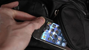 Cô gái trẻ rủ người tình mới quen vào khách sạn rồi trộm tài sản